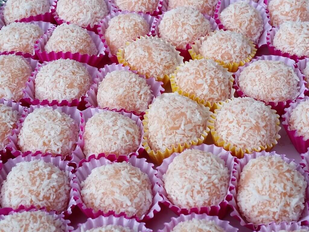 narkel-naru-coconut-laddoo-bengali-sweets (1)