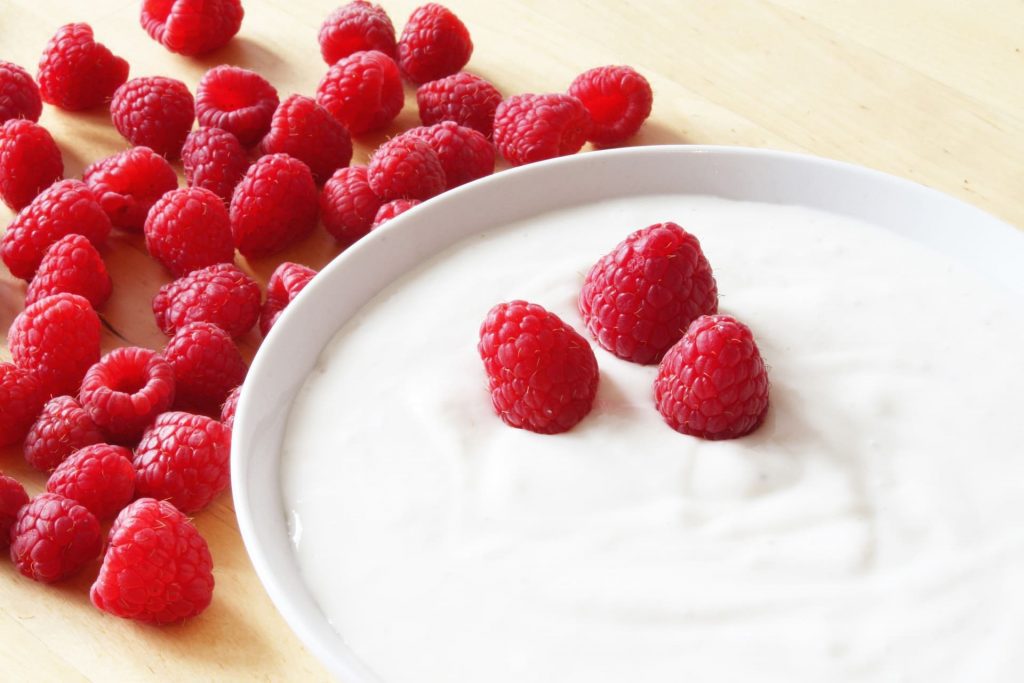 Benefits-of-Yogurt-1024x683