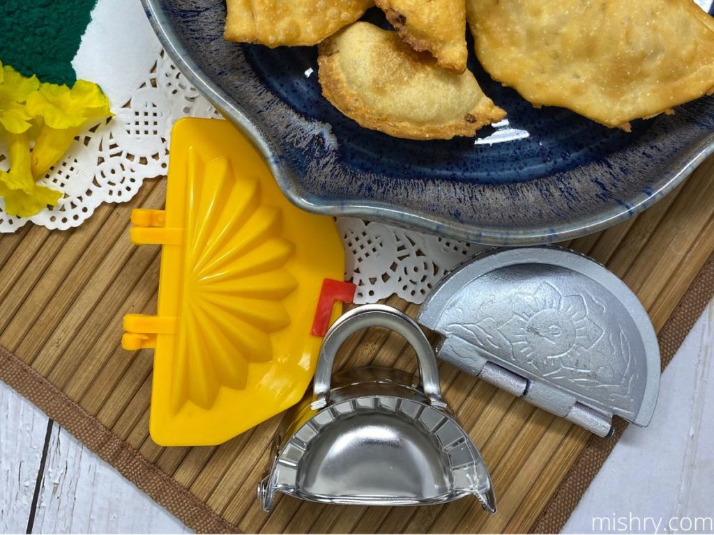 gujiya maker mould