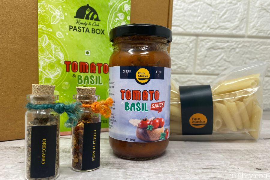 bun maska ready to cook tomato & basil pasta kit packing