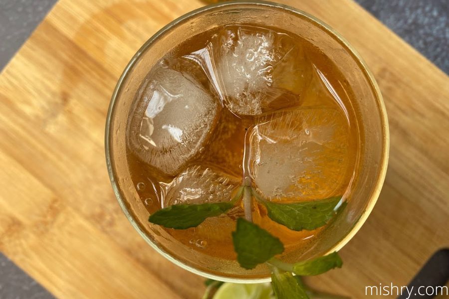 Jameson ginger ale macro shot